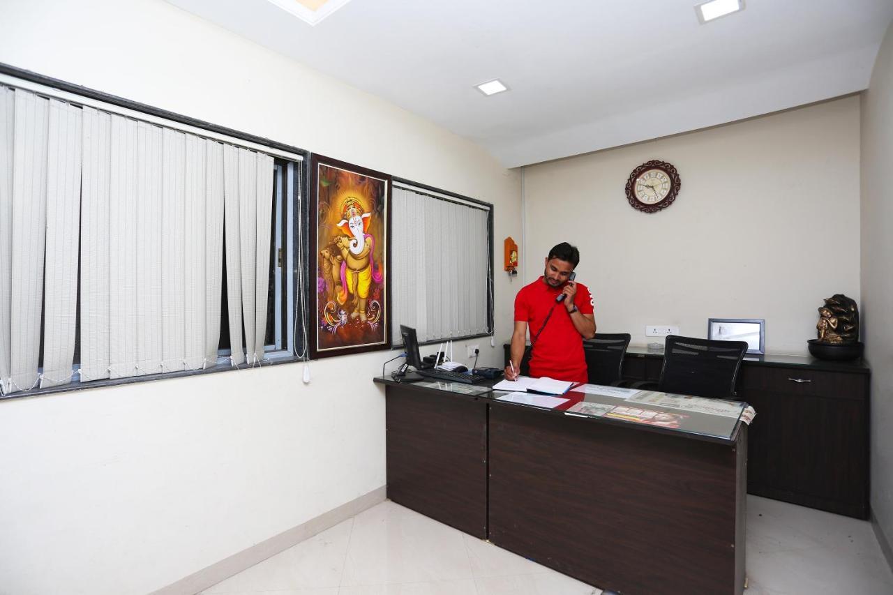 Oyo 14354 Amar Marriage Palace Hotel Dharmpura Esterno foto