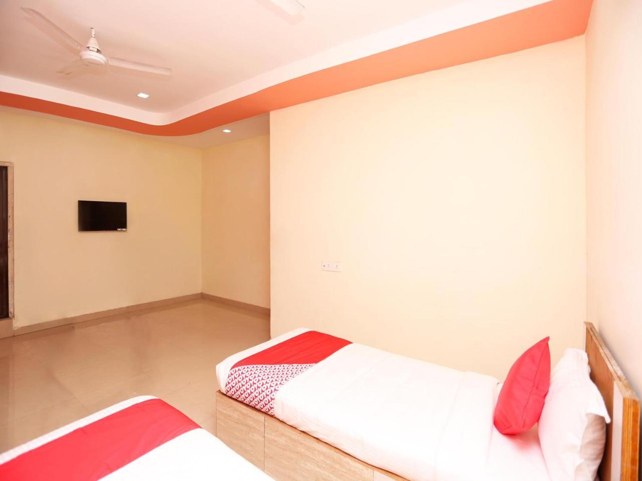 Oyo 14354 Amar Marriage Palace Hotel Dharmpura Esterno foto